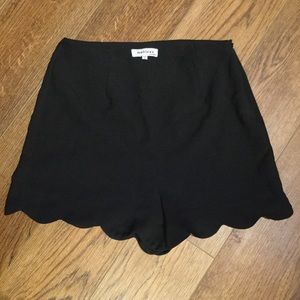 High waisted Scalloped edge Shorts